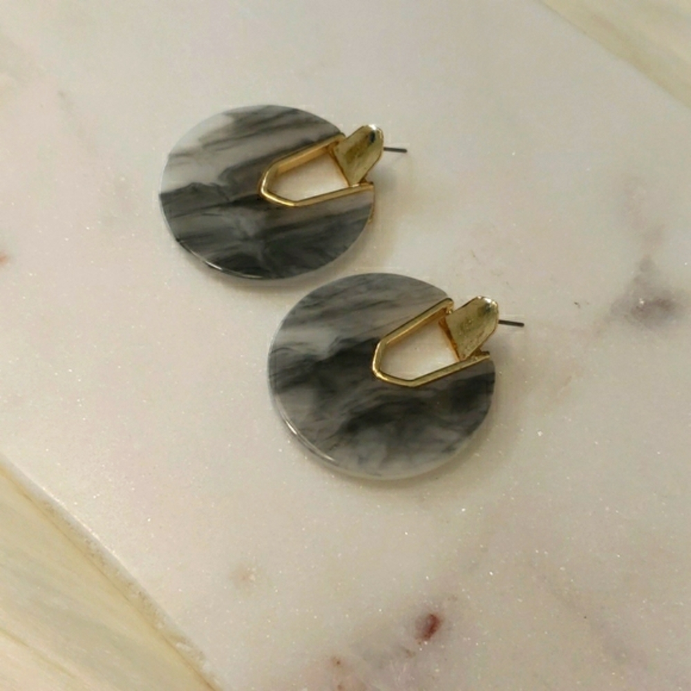 New Anthropologie Gold Resin Earrings - Picture 3 of 4